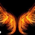 Alas de fuego en un fondo negro, representando la energía y poder del Arcángel Uriel, conocido como el portador de la luz divina y la sabiduría espiritual.